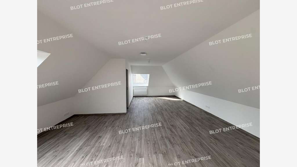 À VENDRE - BUREAUX - 125 m² - CLEDER