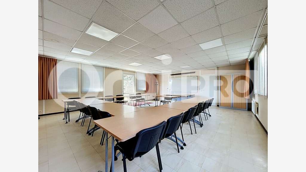 Local professionnel 361m² à vendre prox Clermont