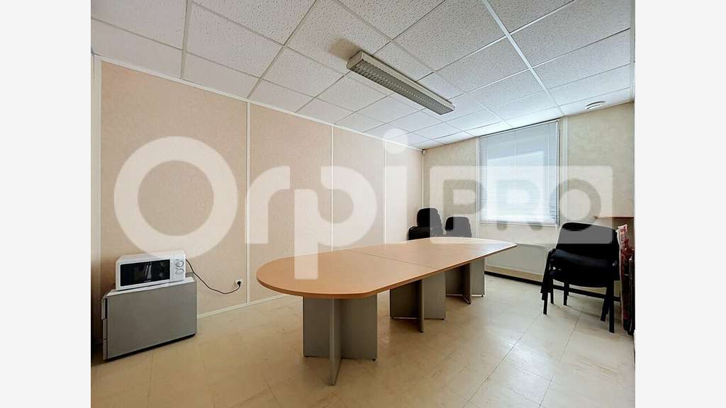 Local professionnel 361m² à vendre prox Clermont