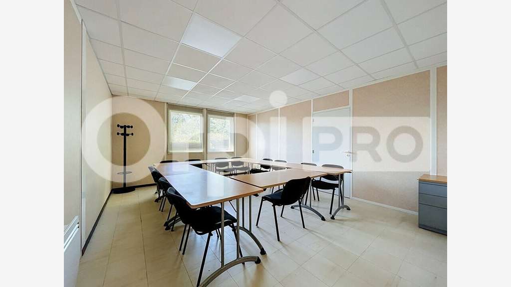 Local professionnel 361m² à vendre prox Clermont