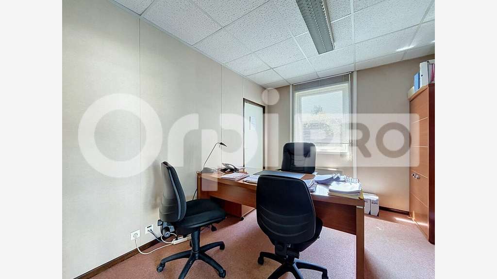 Local professionnel 361m² à vendre prox Clermont