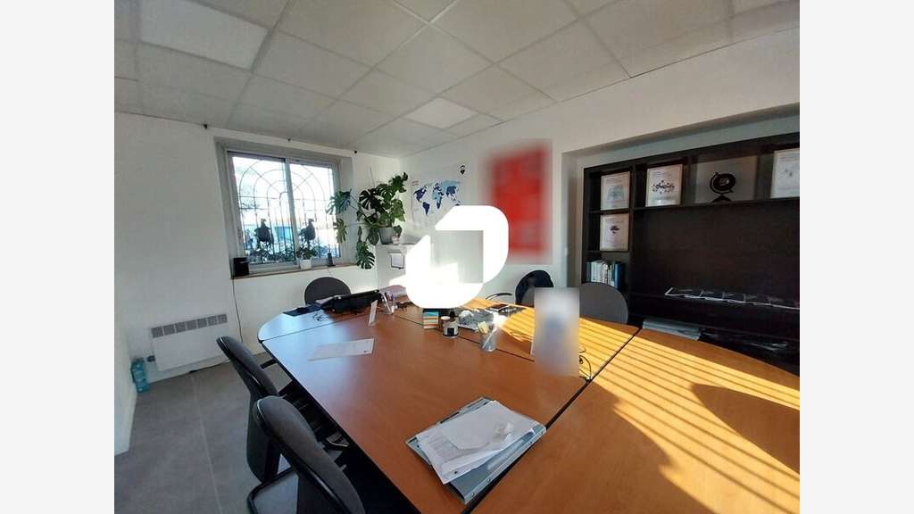 Vente Bureaux 107m² Coignieres