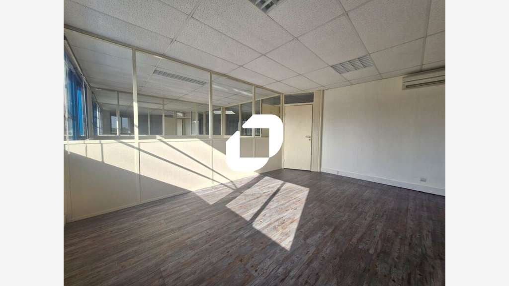 Vente Bureaux 251m² Croissy beaubourg