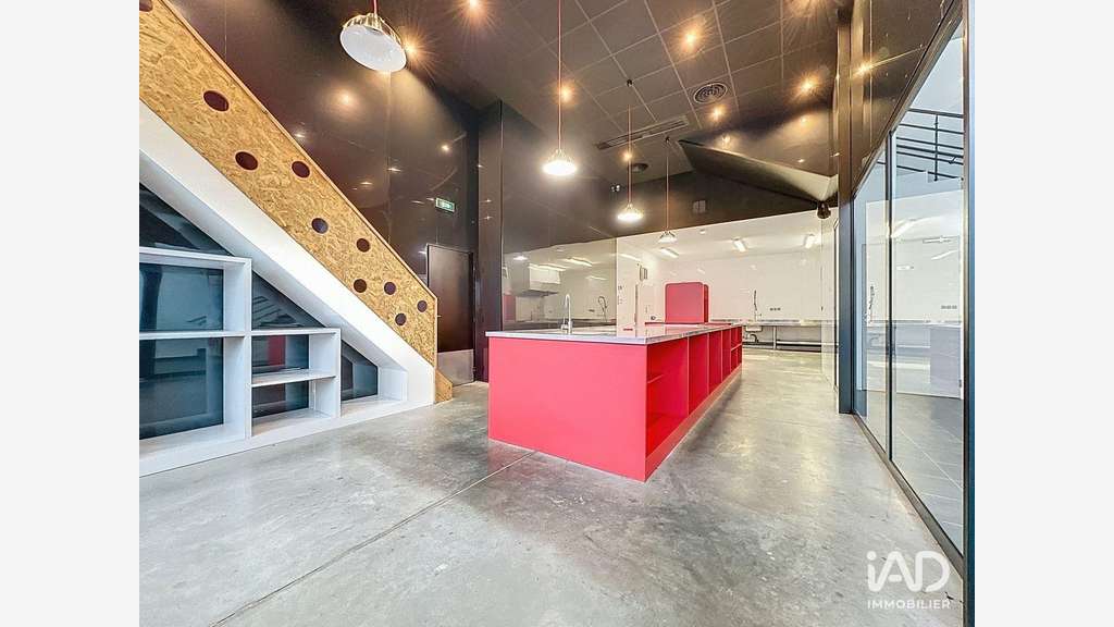 Bureau à Croix