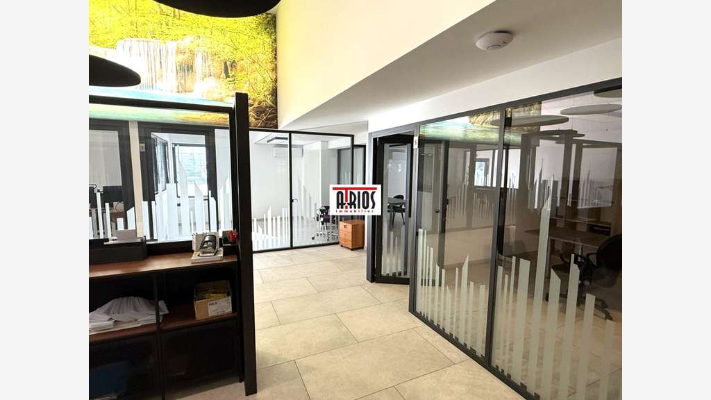 Vente bureaux de 492.10 m² à Cuers