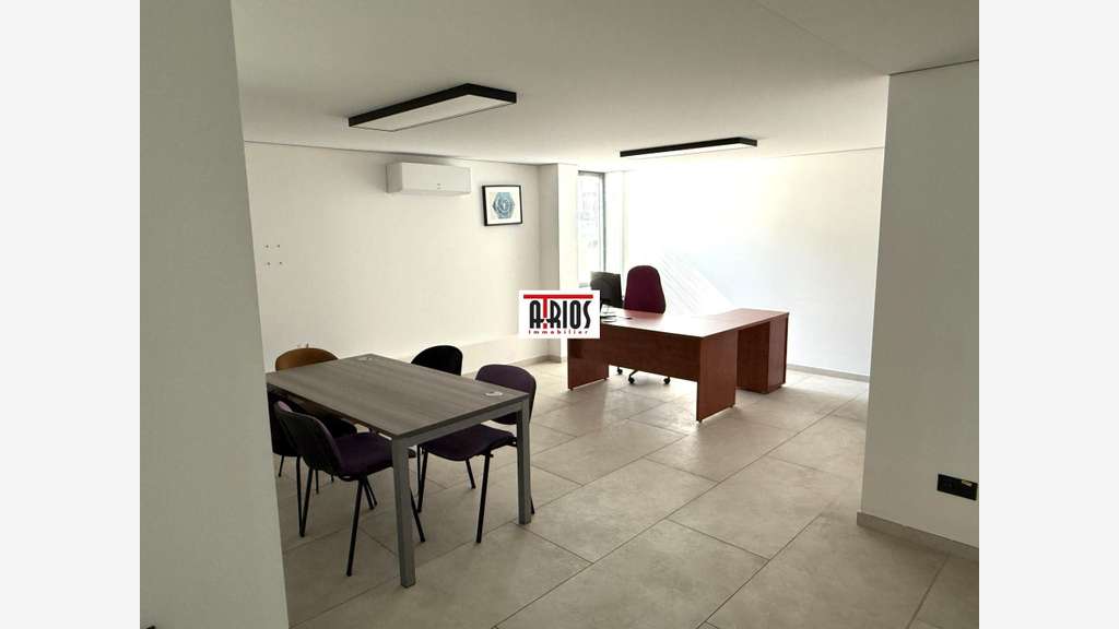 Vente bureaux de 492.10 m² à Cuers