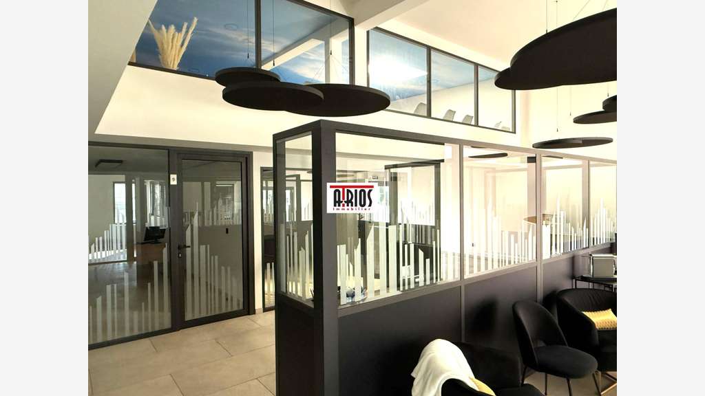 Vente bureaux de 492.10 m² à Cuers