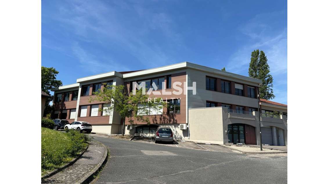 Nous vous proposons à la vente, des bureaux situés