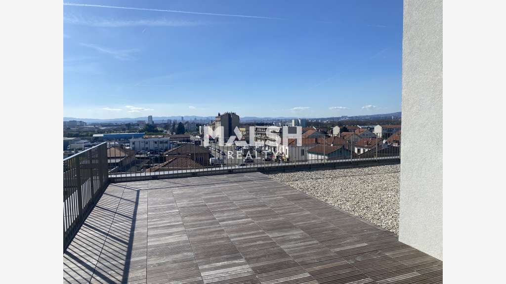 AV ensemble immobilier 4950m² à Décines-Charpieu