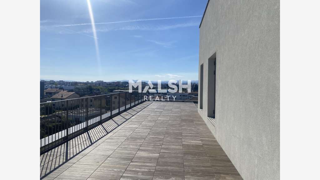 AV ensemble immobilier 4950m² à Décines-Charpieu