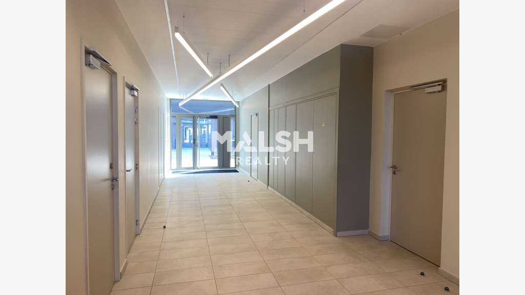 AV ensemble immobilier 4950m² à Décines-Charpieu