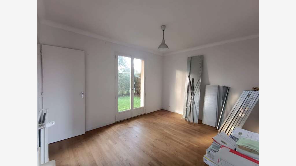 AV bureaux 70m² emplacement privilégié à Dinan
