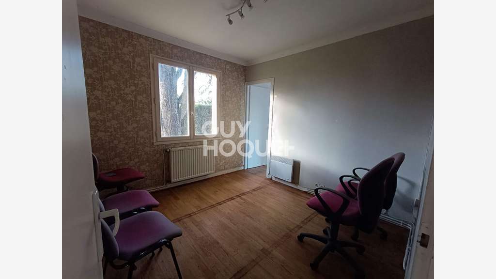 AV bureaux 70m² emplacement privilégié à Dinan