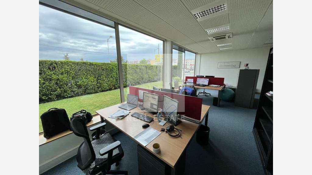 Vente bureaux indépendants 377m² à Domarin