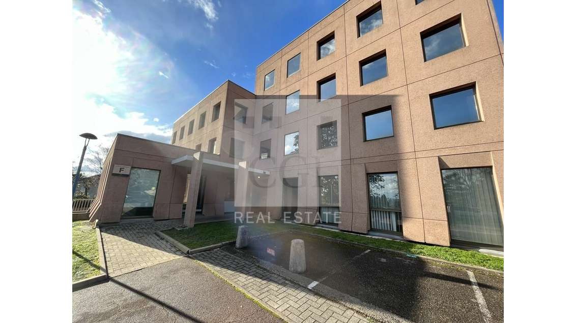Bureaux 147m² RDC à vendre à Ecully 