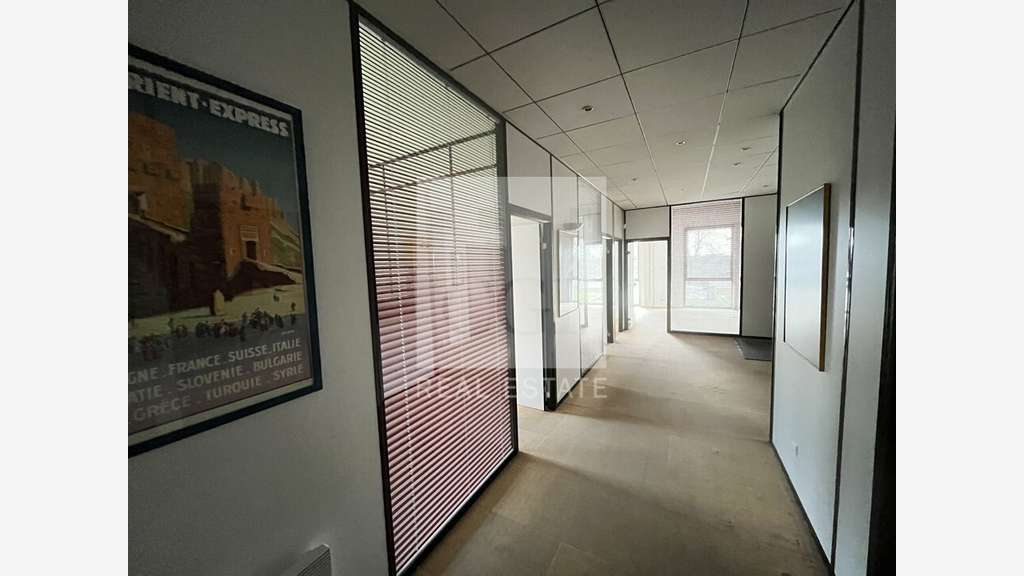 Bureaux 147m² RDC à vendre à Ecully