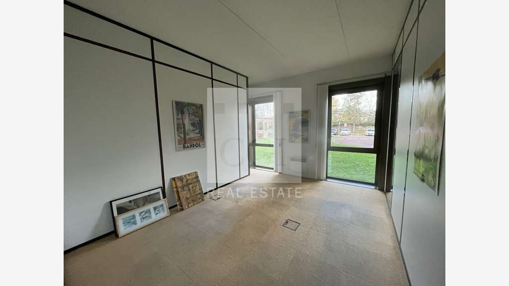 Bureaux 147m² RDC à vendre à Ecully