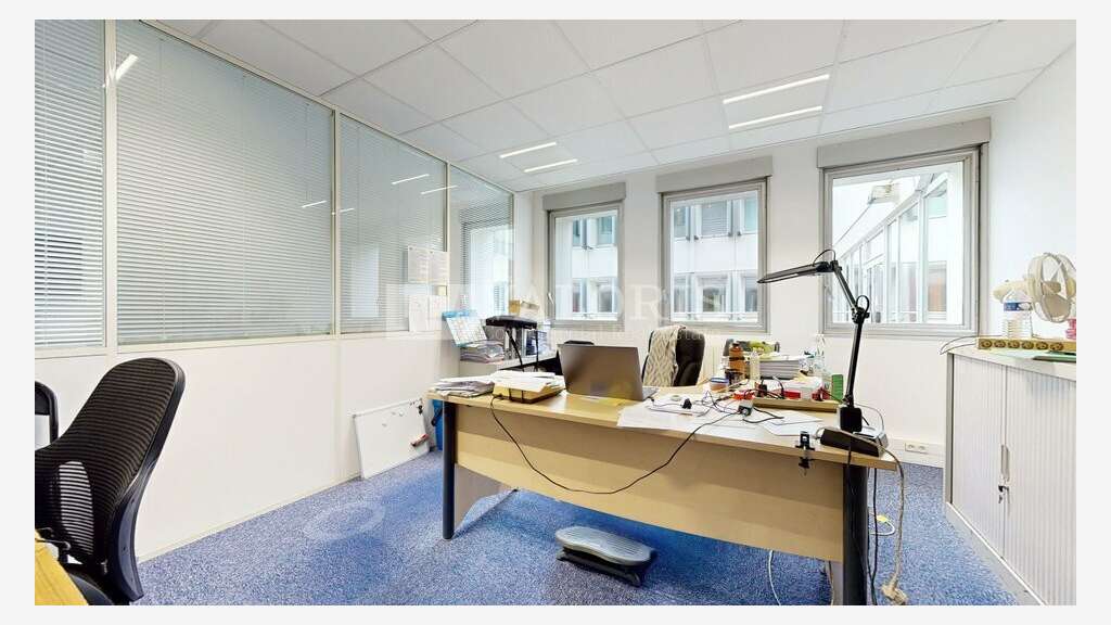 Bureaux à vendre dans parc arboré à Ecully