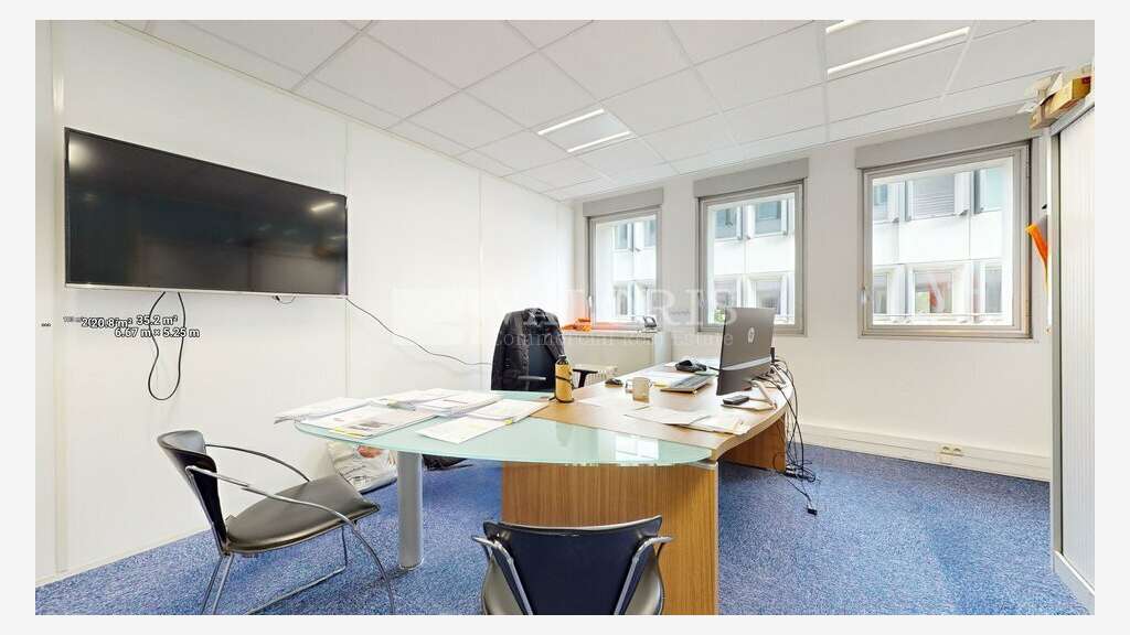 Bureaux à vendre dans parc arboré à Ecully