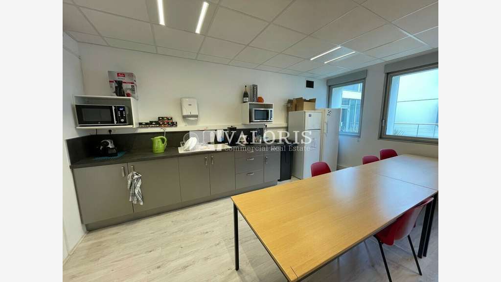 Bureaux à vendre dans parc arboré à Ecully