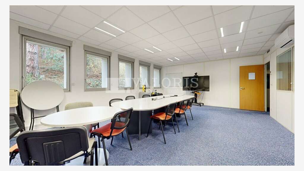 Bureaux à vendre dans parc arboré à Ecully