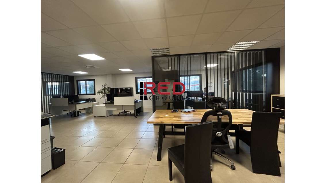AV bureau lumineux 246m² R+1 Eguilles Jallassières