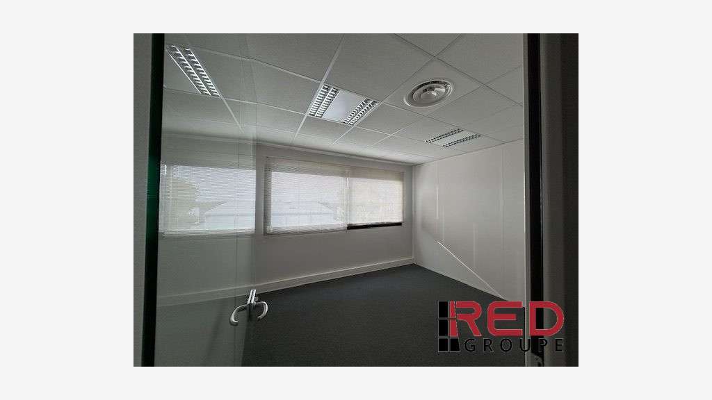 AV bureau 190m² zone des Jallassières à Eguilles