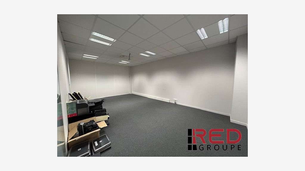 AV bureau 190m² zone des Jallassières à Eguilles