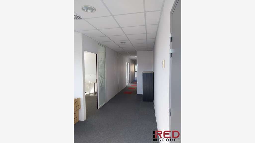 AV bureau 190m² zone des Jallassières à Eguilles