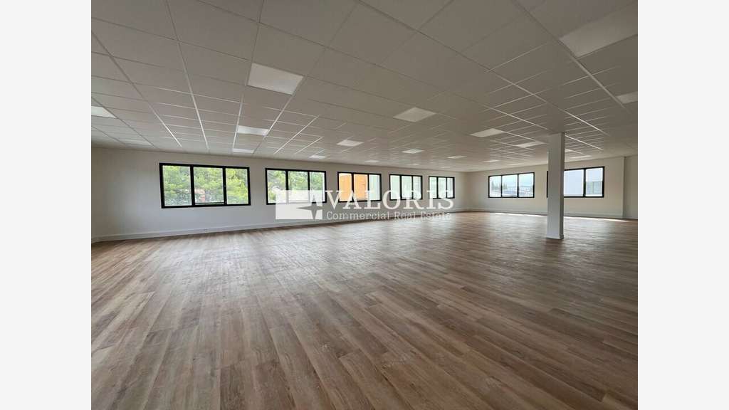 Bureaux 845m² divisibles R+1 à vendre à Éguilles