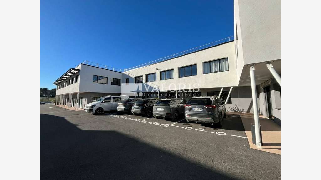 Bureaux 845m² divisibles R+1 à vendre à Éguilles