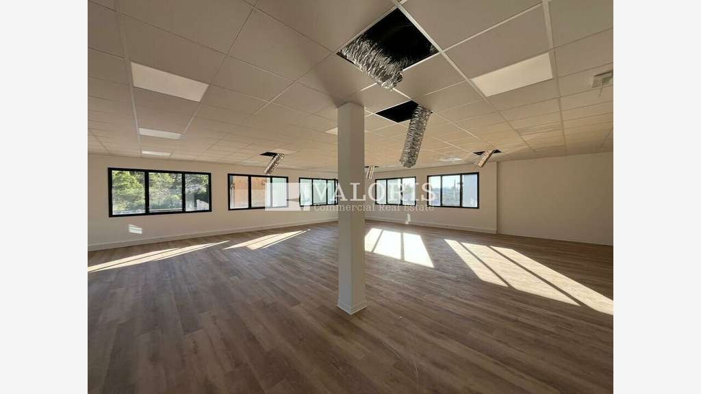 Bureaux 845m² divisibles R+1 à vendre à Éguilles