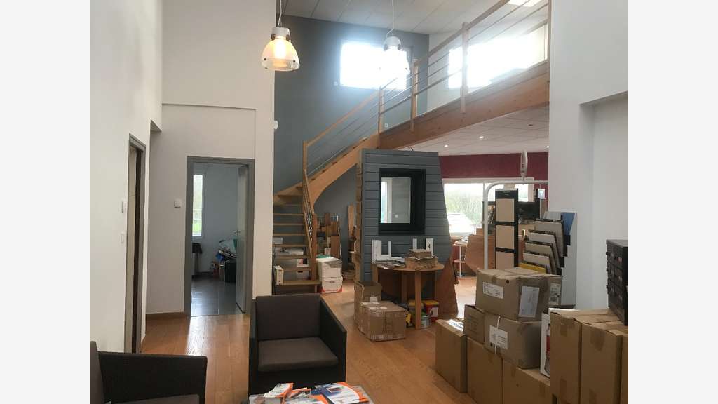 Vente bureaux 178m² accès PMR et garage à Angers