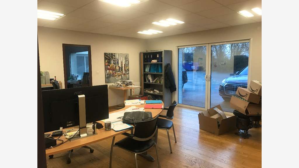 Vente bureaux 178m² accès PMR et garage à Angers