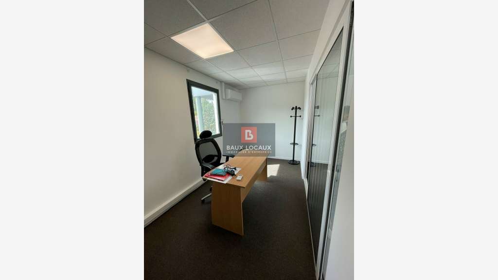 Bureaux 123m² à vendre à Entraigues-sur-la-Sorgue