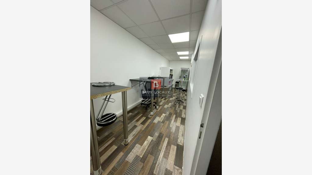 Bureaux 123m² à vendre à Entraigues-sur-la-Sorgue