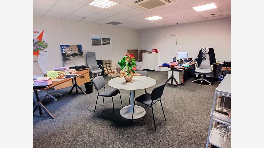AV locaux professionnels 1 573m² Entzheim Aéroparc