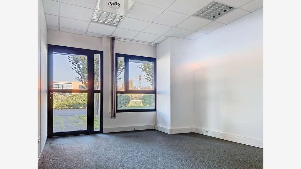 AV locaux professionnels 1 573m² Entzheim Aéroparc