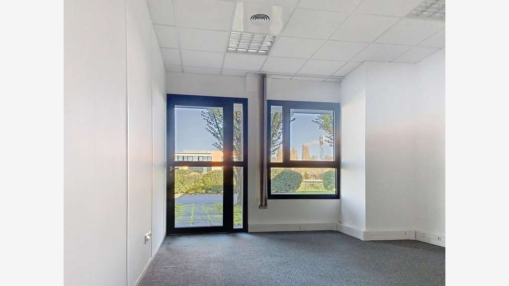 AV locaux professionnels 1 573m² Entzheim Aéroparc