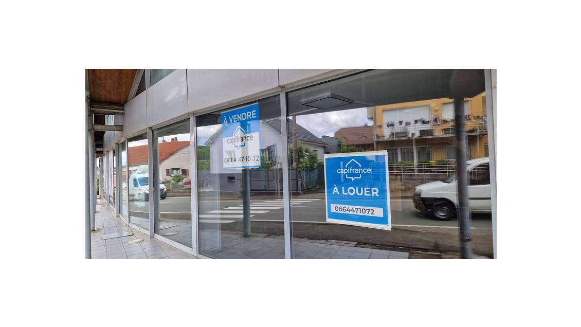 Ancienne concession auto 868m² à vendre à Essert