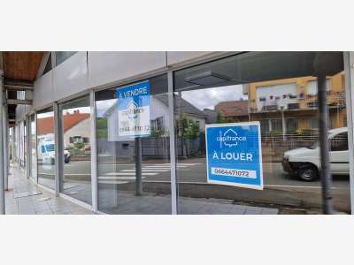 Ancienne concession auto 868m² à vendre à Essert
