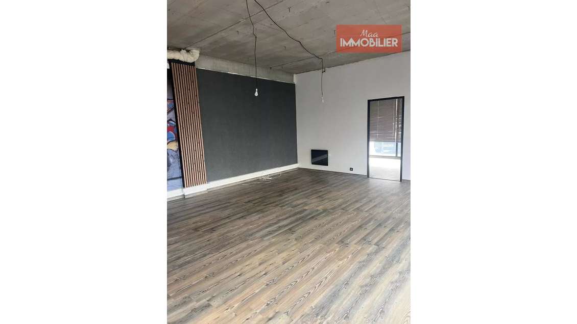 A vendre bureau rénové 84.5m² à Firminy