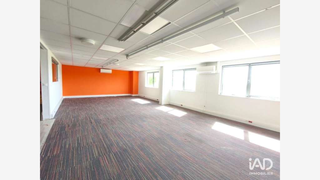 Vente bureaux rénovés et entrepôts à Fleurbaix