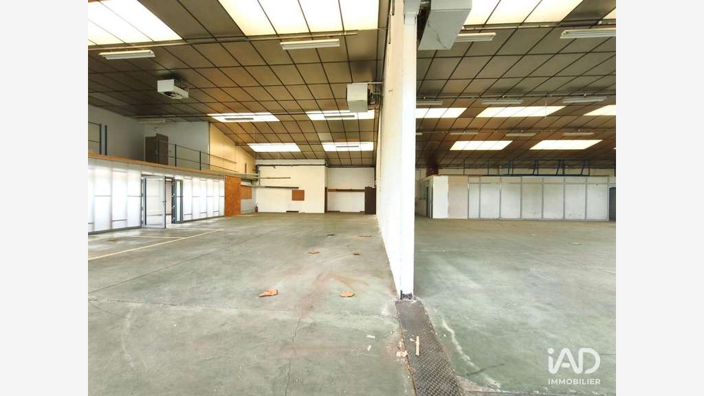 Vente bureaux rénovés et entrepôts à Fleurbaix