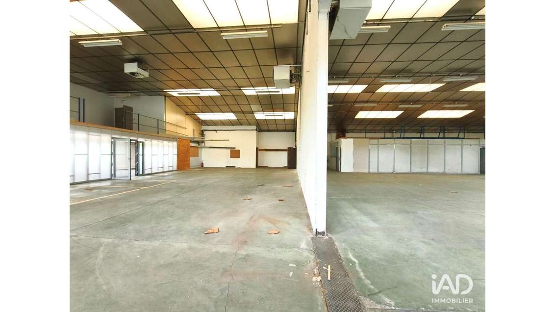 Vente bureaux rénovés et entrepôts à Fleurbaix