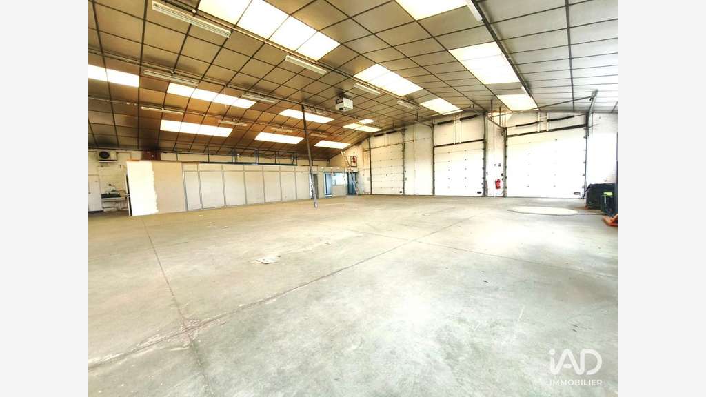 Vente bureaux rénovés et entrepôts à Fleurbaix