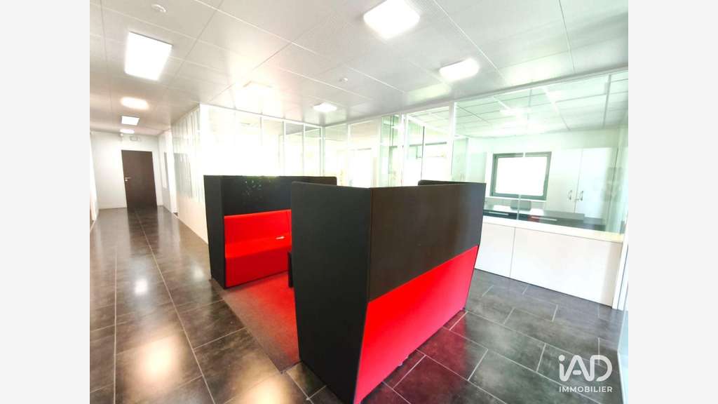 Vente bureaux rénovés et entrepôts à Fleurbaix