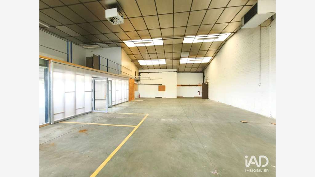 Vente bureaux rénovés et entrepôts à Fleurbaix