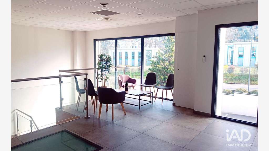 Vente bureau de 902m² à Francheville secteur Alaï