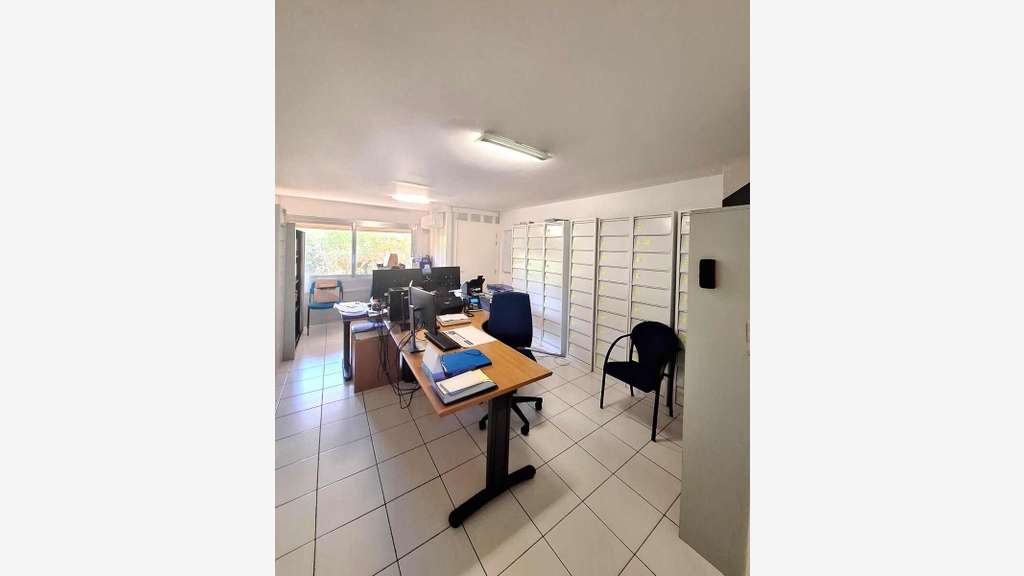 A vendre bureau 139m² emplacement calme à Fréjus